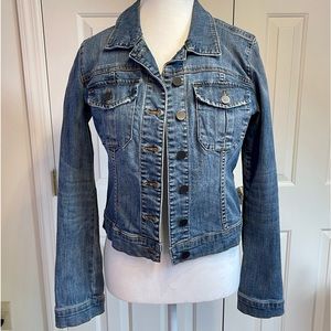 Small Cropped Stretchy Jean Jacket